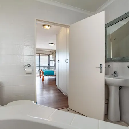 Beachfront Penthouse With Ocean & Table Mountain Views, 18 Dolphin Ridge Cape Town Exterior photo