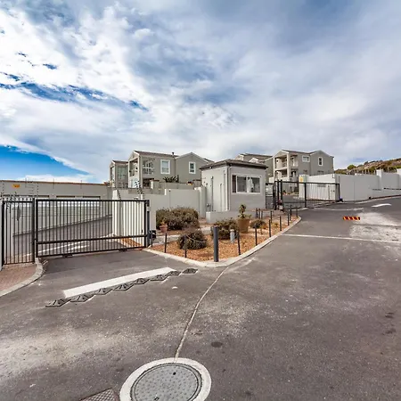 Beachfront Penthouse With Ocean & Table Mountain Views, 18 Dolphin Ridge Cape Town Exterior photo