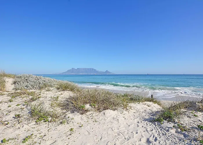Beachfront Penthouse With Ocean & Table Mountain Views, 18 Dolphin Ridge