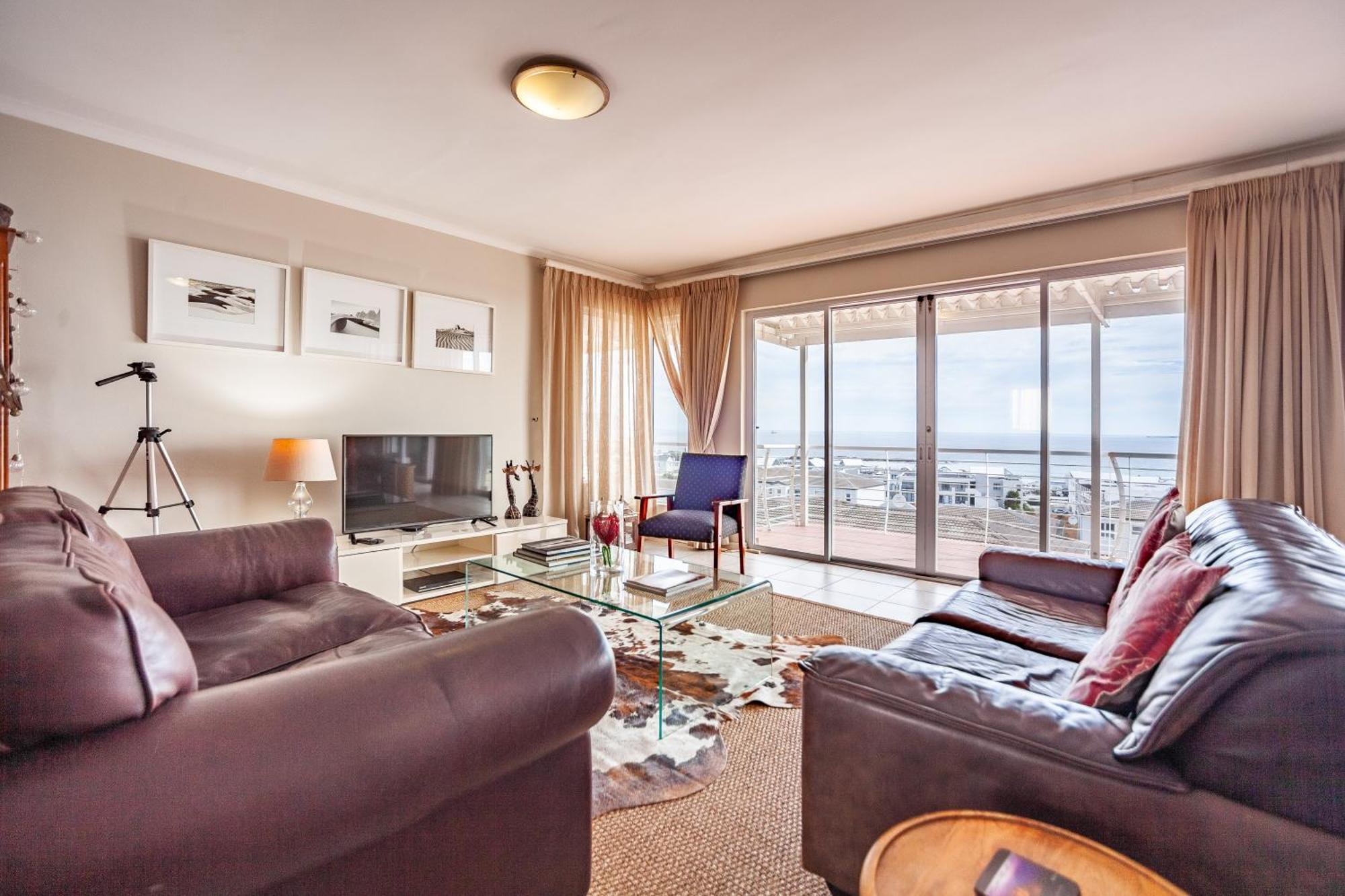 Beachfront Penthouse With Ocean & Table Mountain Views, 18 Dolphin Ridge * Cape Town