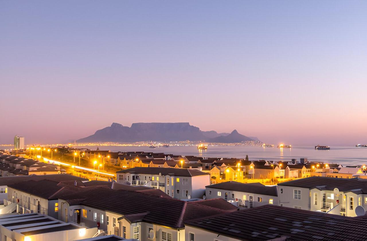 Beachfront Penthouse With Ocean & Table Mountain Views, 18 Dolphin Ridge Apartment Cape Town