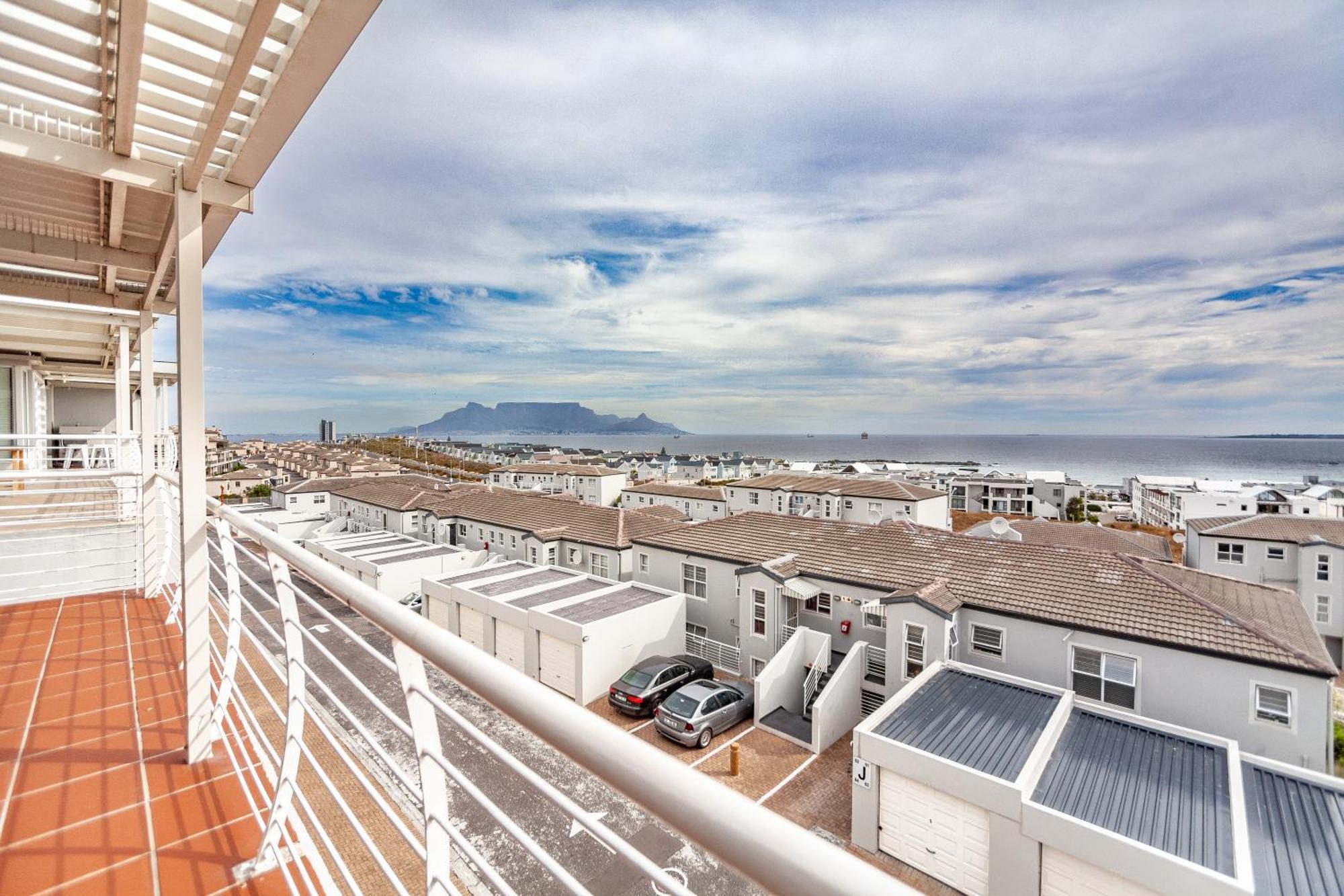 Beachfront Penthouse With Ocean & Table Mountain Views, 18 Dolphin Ridge Apartment Cape Town