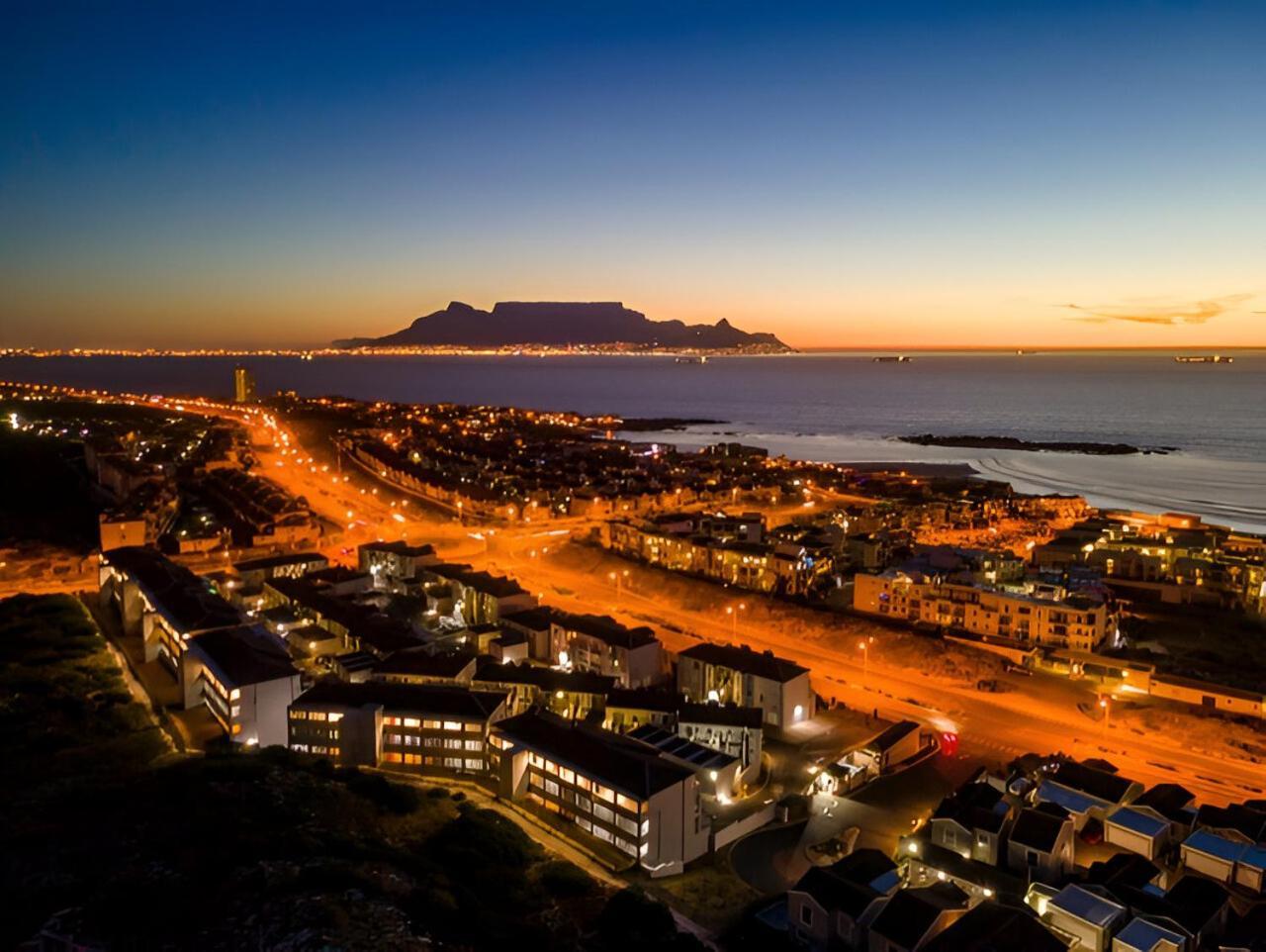 Beachfront Penthouse With Ocean & Table Mountain Views, 18 Dolphin Ridge Apartment Cape Town