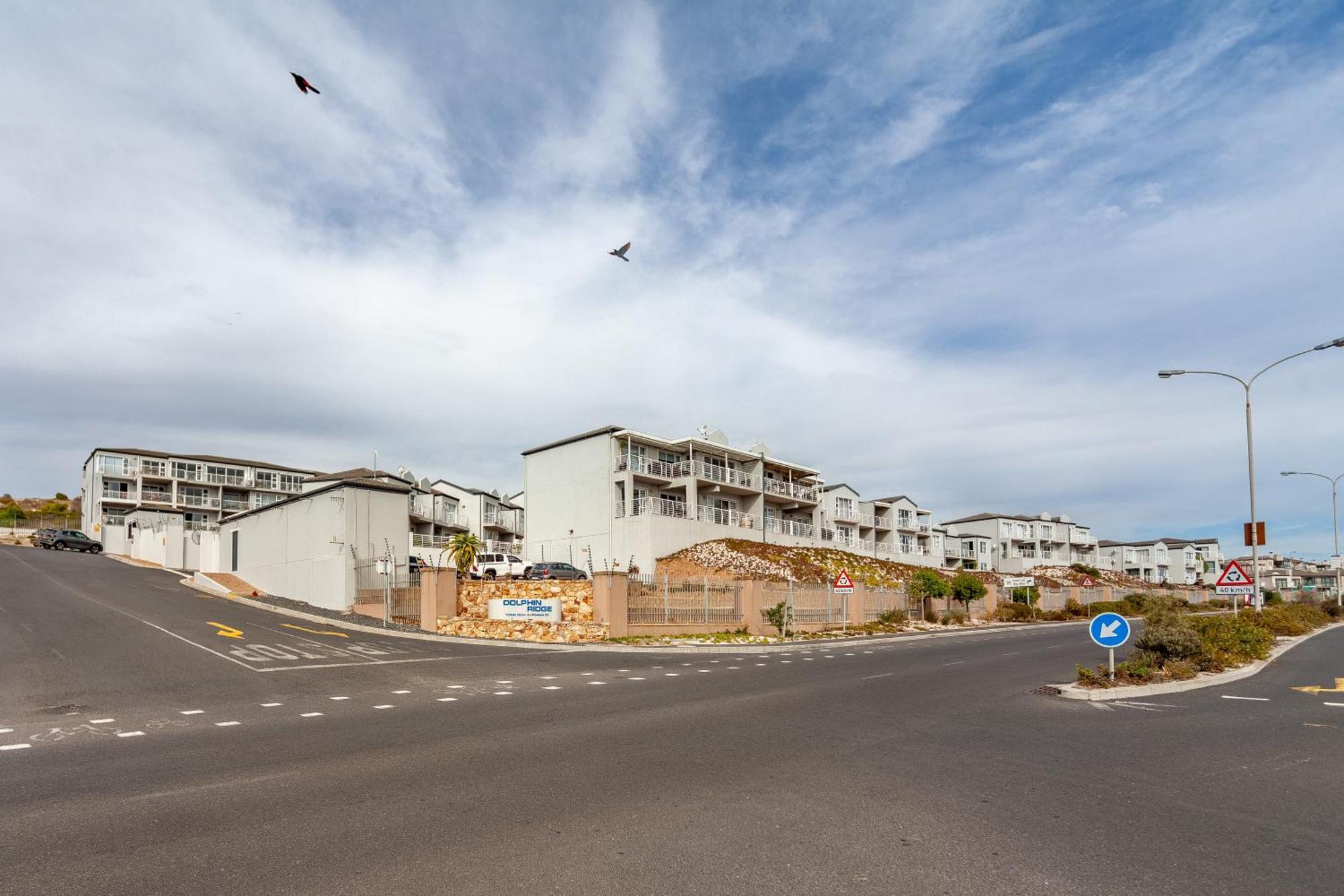 Beachfront Penthouse With Ocean & Table Mountain Views, 18 Dolphin Ridge * Cape Town