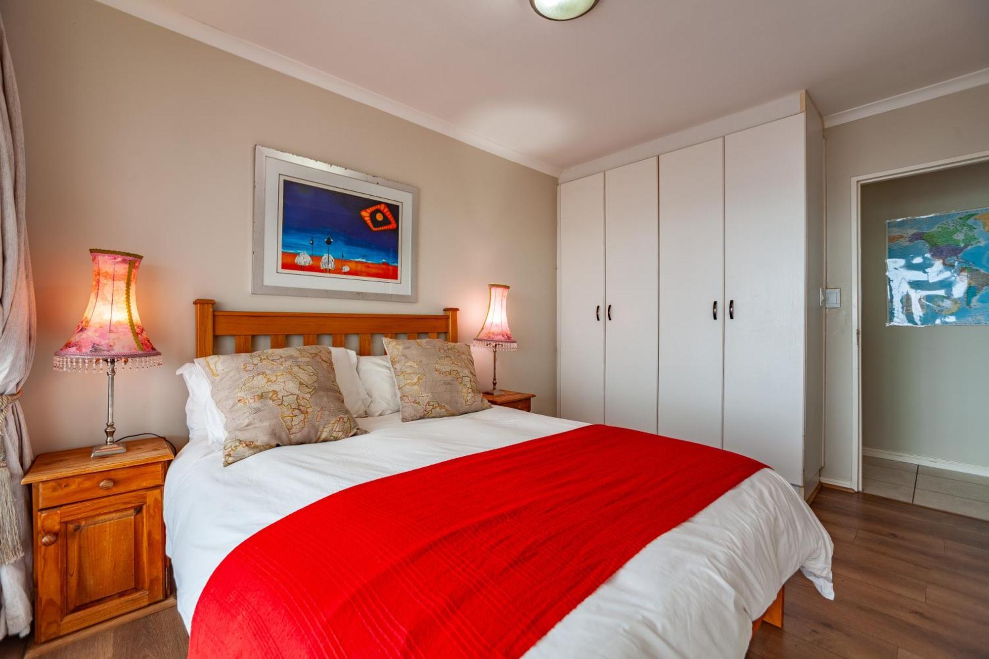 Beachfront Penthouse With Ocean & Table Mountain Views, 18 Dolphin Ridge Cape Town