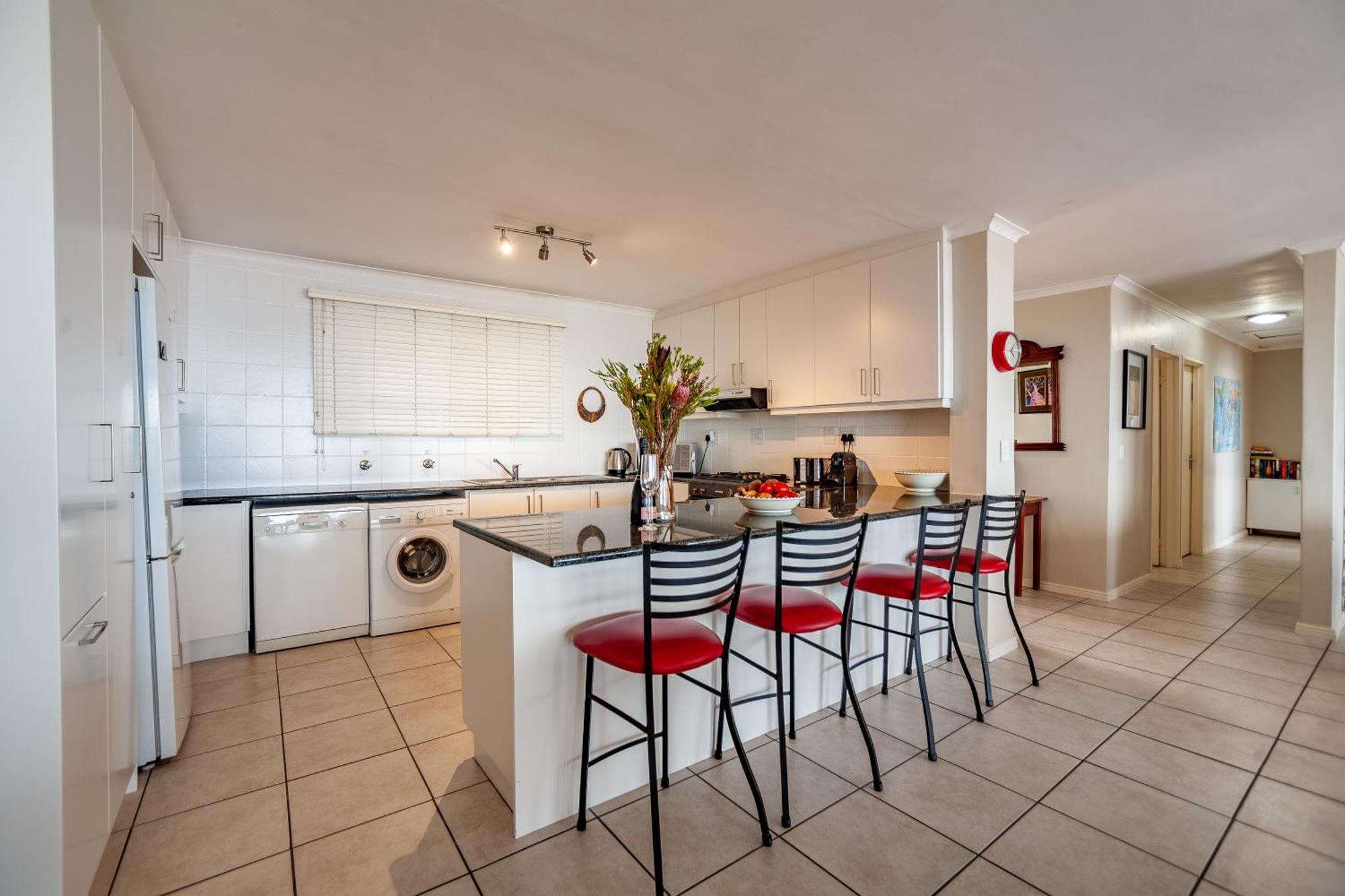 Beachfront Penthouse With Ocean & Table Mountain Views, 18 Dolphin Ridge * Cape Town